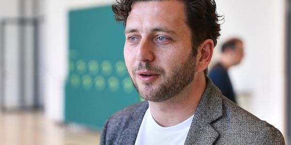 Grünen-Chef Banaszak besucht Frankfurt (Oder)