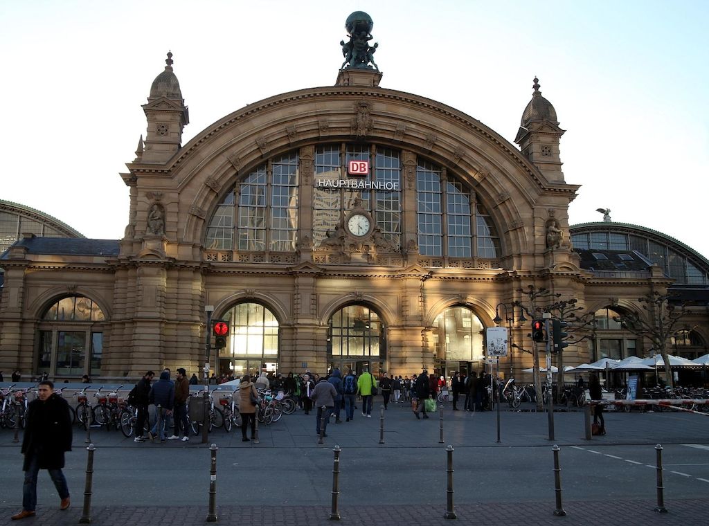 Frankfurter Polizei geht gegen Drogenhandel im Bahnhofsviertel vor