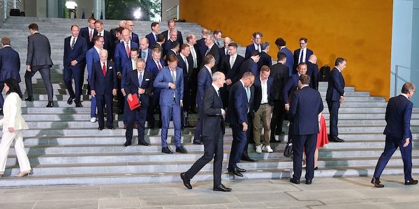 Geringe Frauenbeteiligung bei Investitionsgipfel stößt auf Kritik