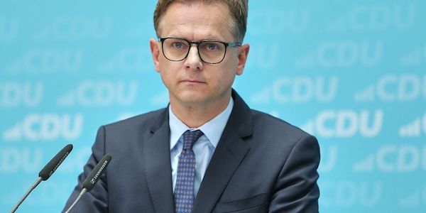 Linnemann sieht Schröder als Vorbild für Arbeitsmarktreform
