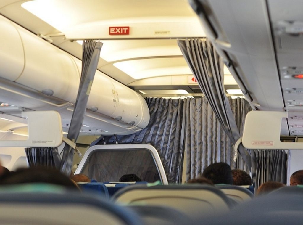 Eine Flugreise mit Kindern kann zur Herausforderung werden