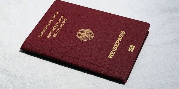 ARAG: Diese Fristen gelten bei abgelaufenen Dokumenten?