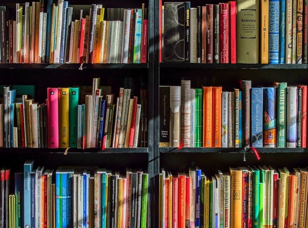 ARAG: Experten über die Bedeutung von Büchern