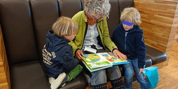 ARAG: Warum Lesen für Kinder so wichtig ist 