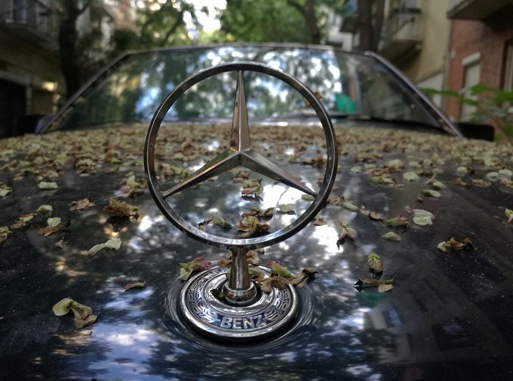 Bericht: Mercedes schwächt Luxuskurs ab