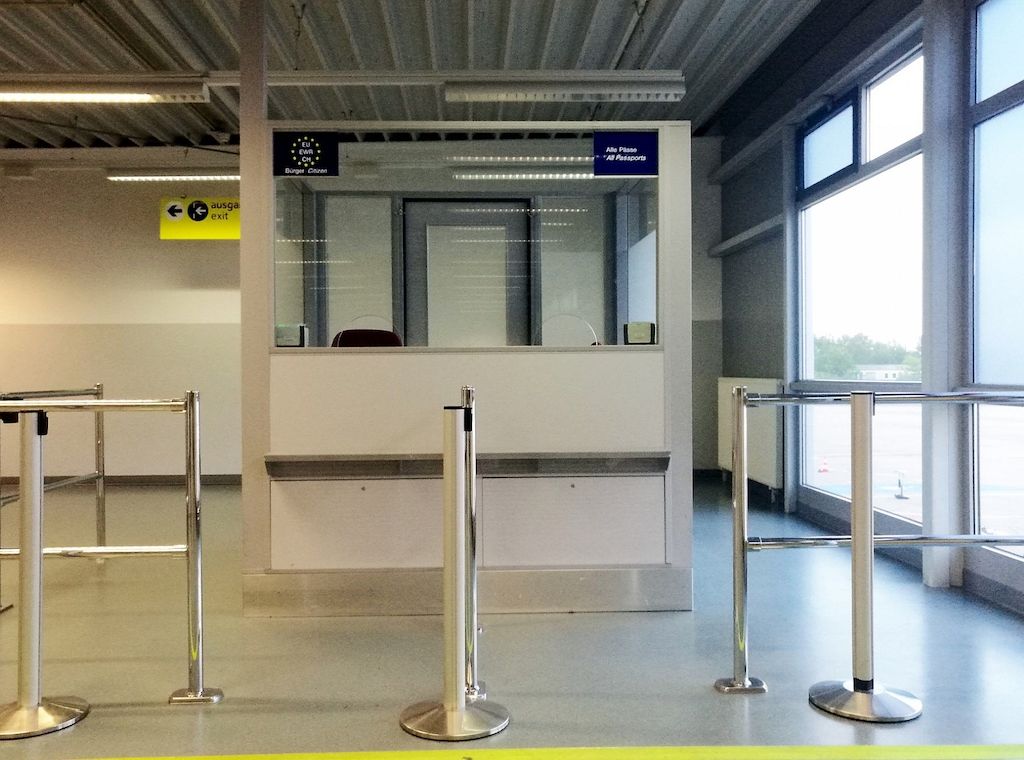 Bund noch ohne Position zu Ausweiskontrollen bei Schengen-Flügen