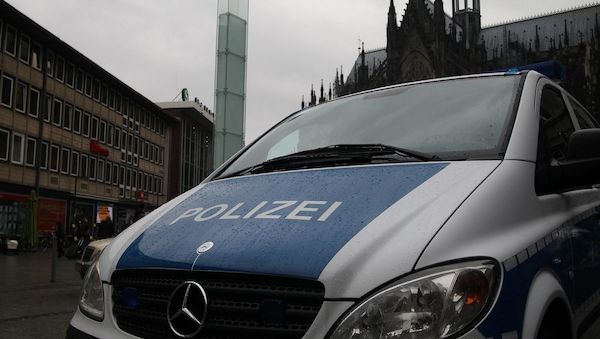 Polizei stellt bei Verkehrskontrolle in Köln Schusswaffen sicher