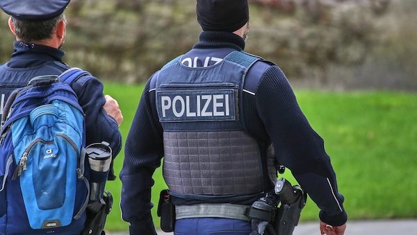 Festnahme nach Diebstahl von Polizei-Rucksack in Hamburg-Rotherbaum