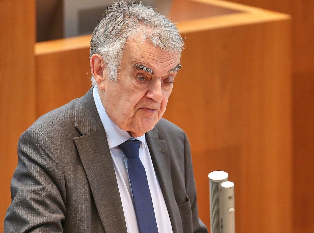 NRW-Innenminister fordert mehr Ehrlichkeit in der Politik