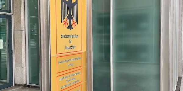 Bayerns Gesundheitsministerin kritisiert Bundesregierung zu Rx-Boni