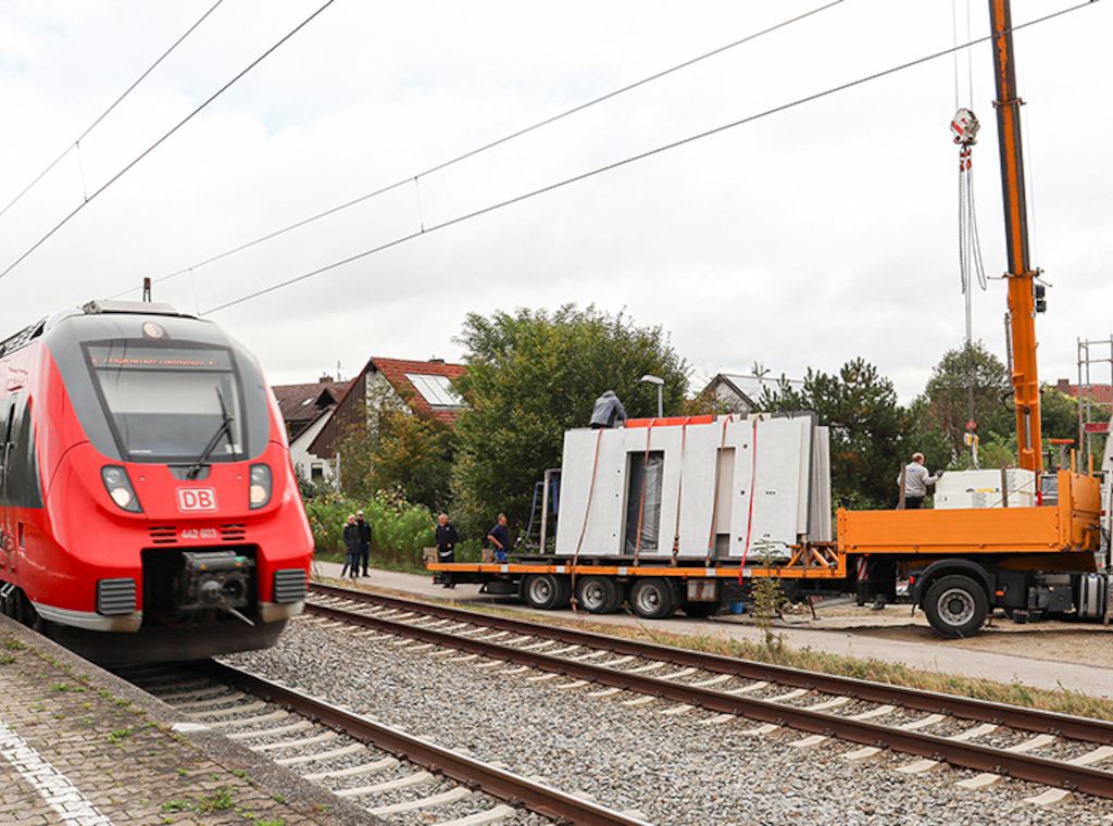 Dennert Massivhaus - Bauen direkt an der Bahnlinie: Fertigwände aus Beton erfüllen hohe Schallschutzvorgaben! 