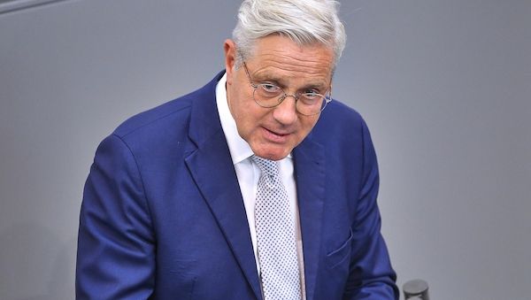 CDU-Außenpolitiker Röttgen: "Putin will die Ukraine auslöschen"