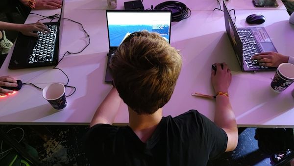 Fast ein Drittel der 16- bis 74-Jährigen in NRW spielte 2024 Online-Games