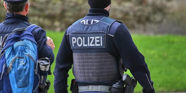 Festnahme nach Diebstahl von Polizei-Rucksack in Hamburg-Rotherbaum