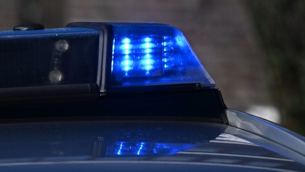 Betrunkene Autofahrerin baut Unfall und schläft im Wagen in Potsdam-Mittelmark ein