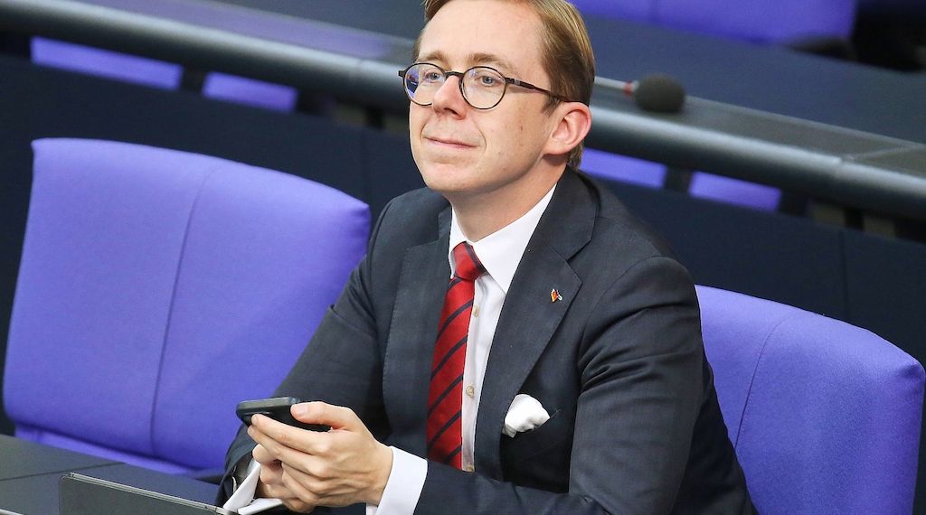 Amthor begrüßt Idee von Asylleistungen als Darlehen
