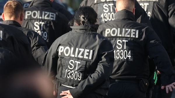17 Straftaten am Rande des DFB-Pokalspiels in Leipzig