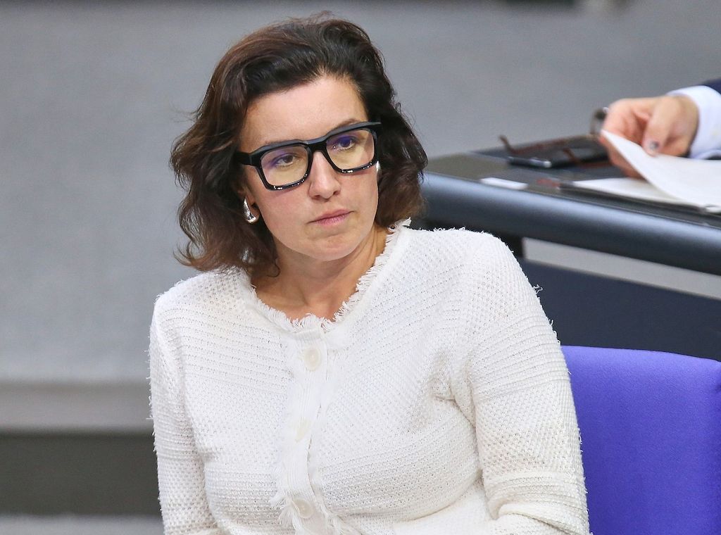 Grüne fordern mehr Tempo von Forschungsministerin Bär