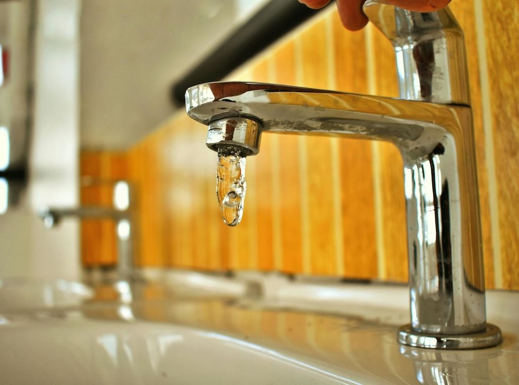 Zahnpasta-Hersteller müssen zahlen: Neue EU-Regel schützt unser Wasser