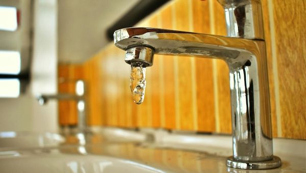 Zahnpasta-Hersteller müssen zahlen: Neue EU-Regel schützt unser Wasser