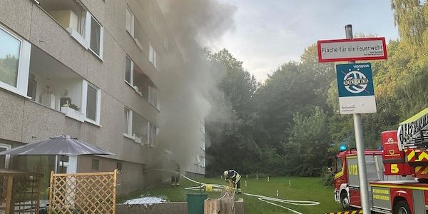 Feuerwehr rückt zu Kellerbrand in Dortmund-Nette aus