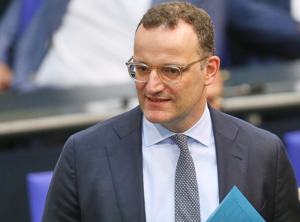 Spahn fordert zwei Milliarden Euro mehr für Pflegeversicherung