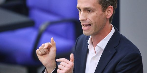 Grünen-Fraktion attackiert Merz und Union in Steuerdebatte