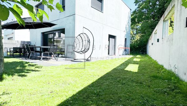 Stil in Beton gegossen – Familienhaus mit smarter Deckenheizung