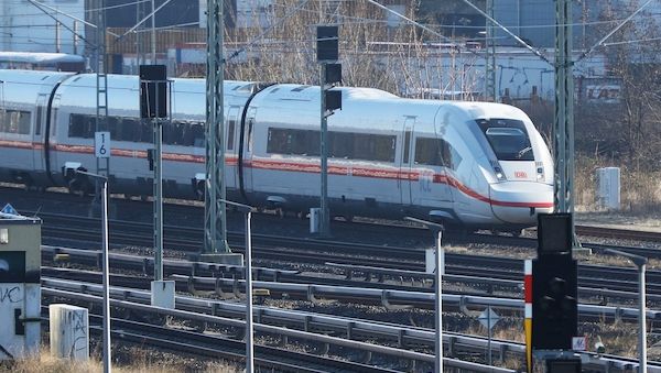 Politik will von nächstem Bahnchef Rückkehr zu Familienreservierung