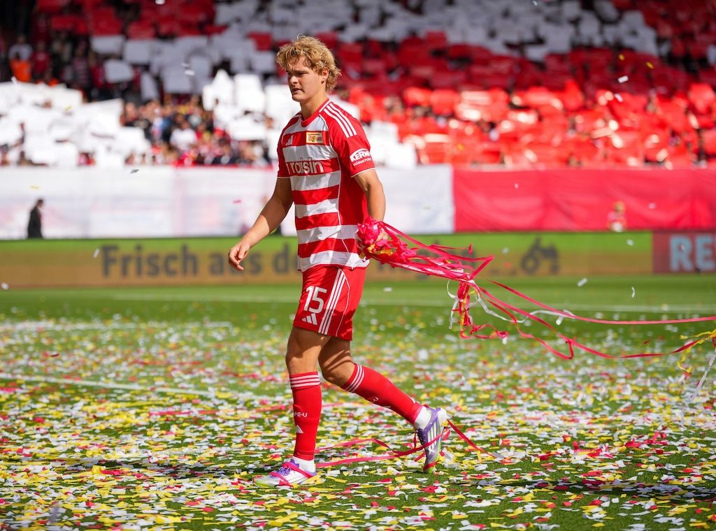 Konfettiregen: Union-Spiel gegen VfB kurz unterbrochen