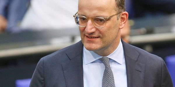 Spahn fordert zwei Milliarden Euro mehr für Pflegeversicherung