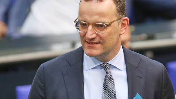 Spahn fordert zwei Milliarden Euro mehr für Pflegeversicherung