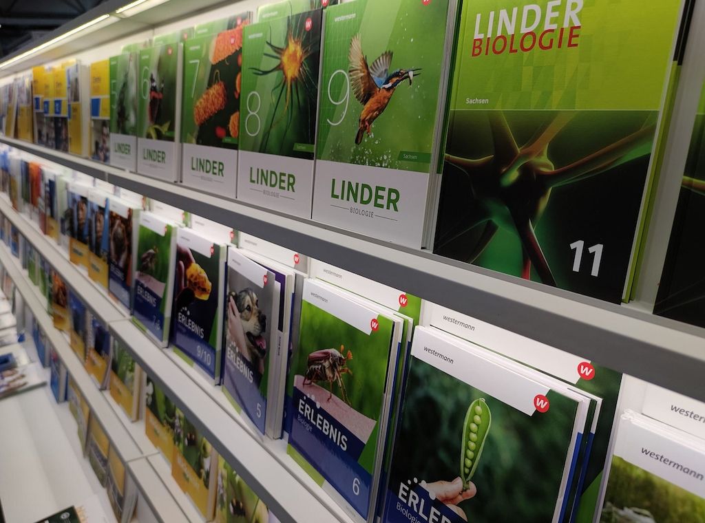 Linke verlangt kostenlosen Zugang zu Schulbüchern