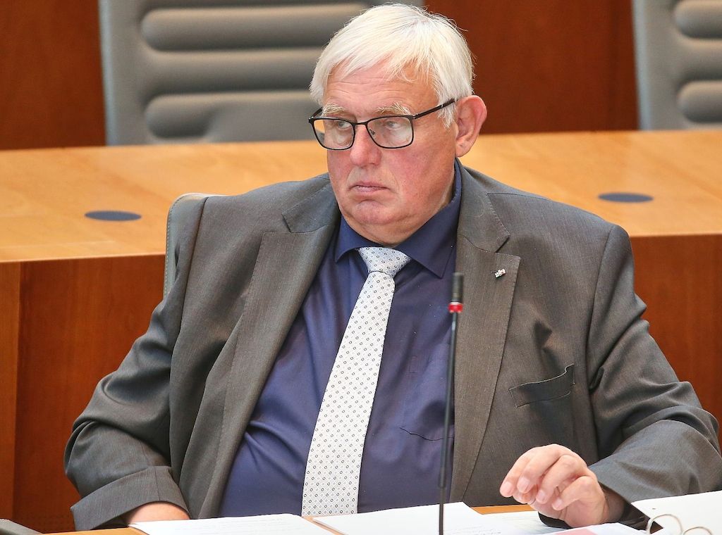 Laumann nimmt Beamten-Pensionen ins Visier