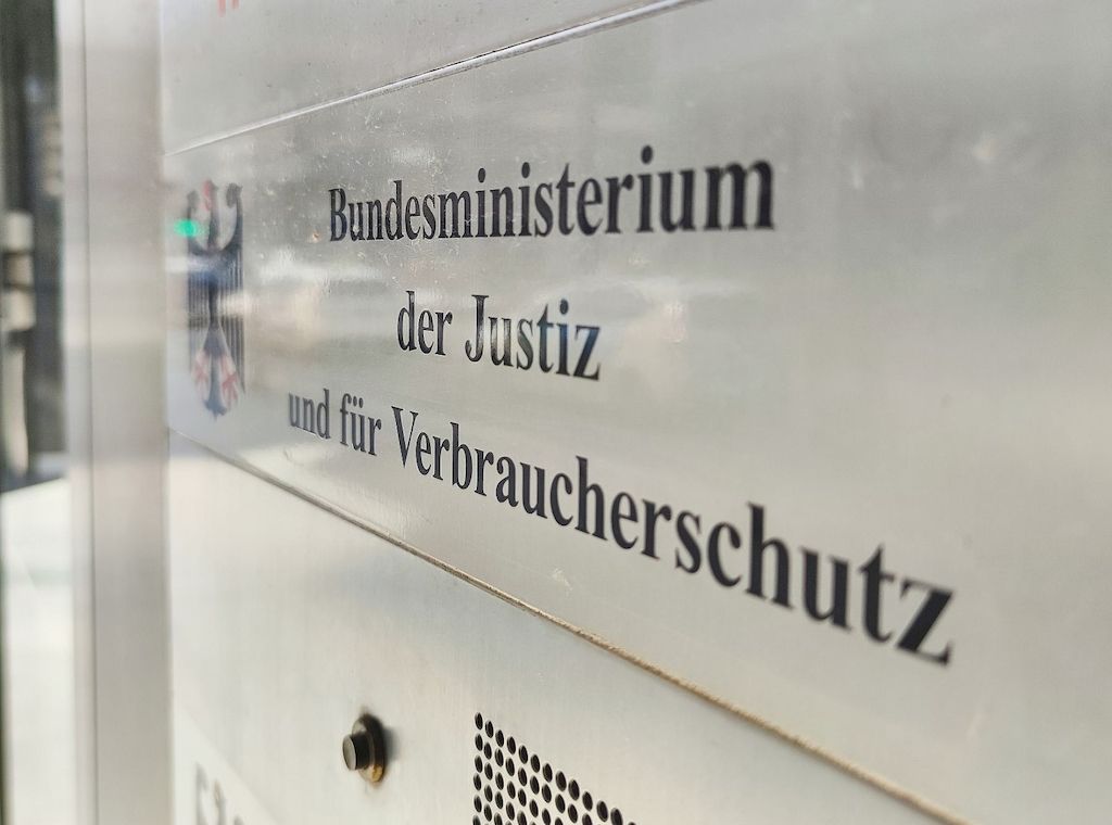 Justizministerium legt Gesetz zur elektronischen Fußfessel vor