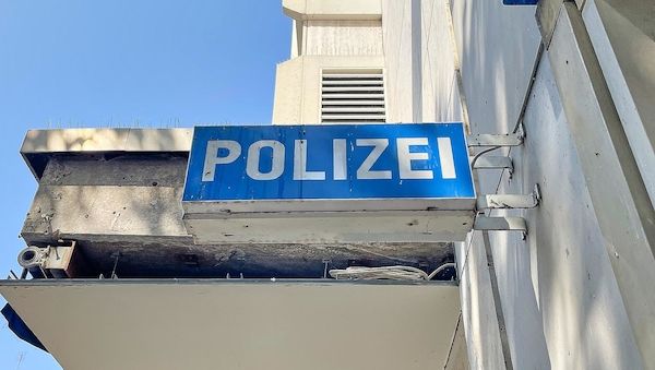 Unbekannter überfällt Lebensmitteldiscounter in Düsseldorf-Unterrath