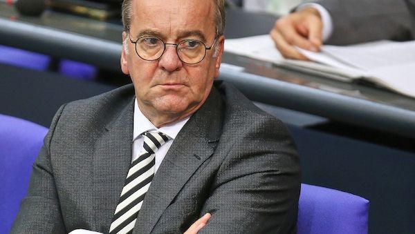 Röttgen kritisiert Pistorius in Wehrpflicht-Debatte scharf