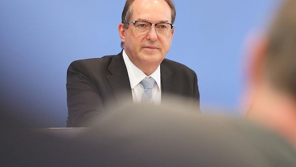 Dobrindt verteidigt umstrittene Späh-Software von Palantir