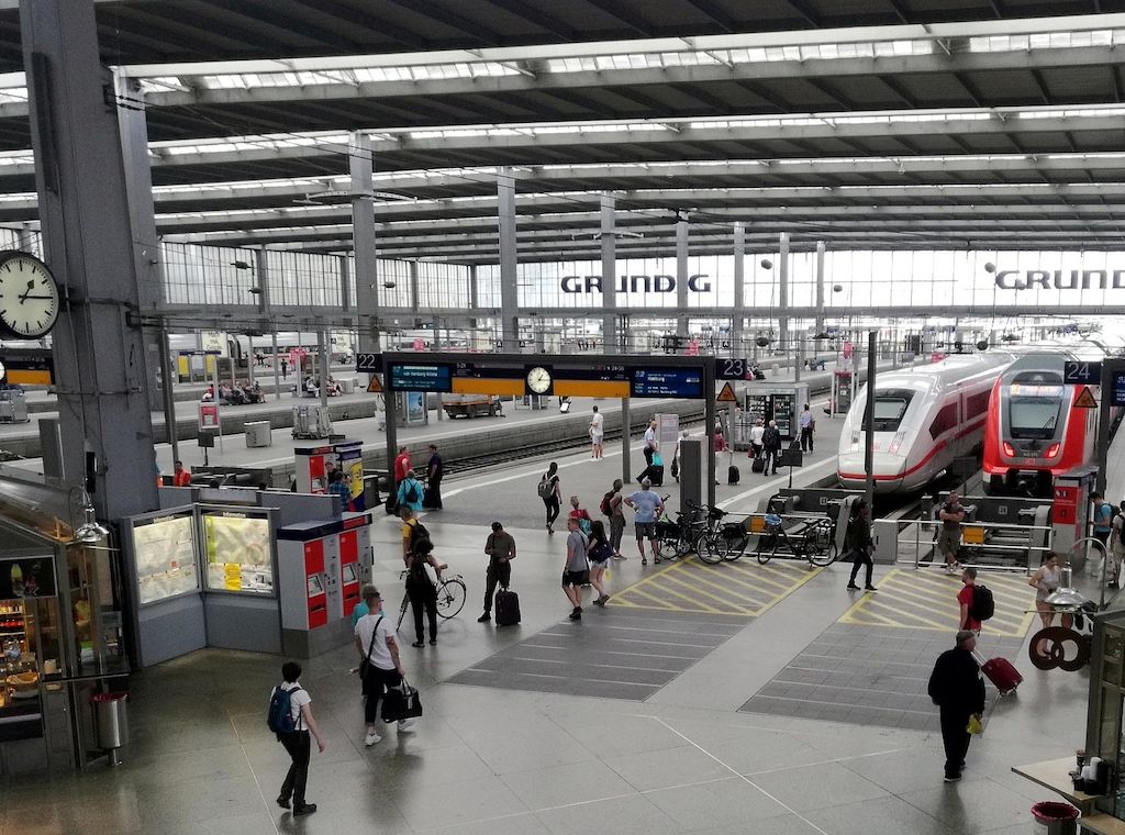Feuermelder am Münchner Hauptbahnhof als Flaschenöffner missbraucht