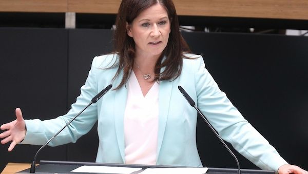 Linke wirft Bildungssenatorin Versagen bei Umgang mit Queerfeindlichkeit vor