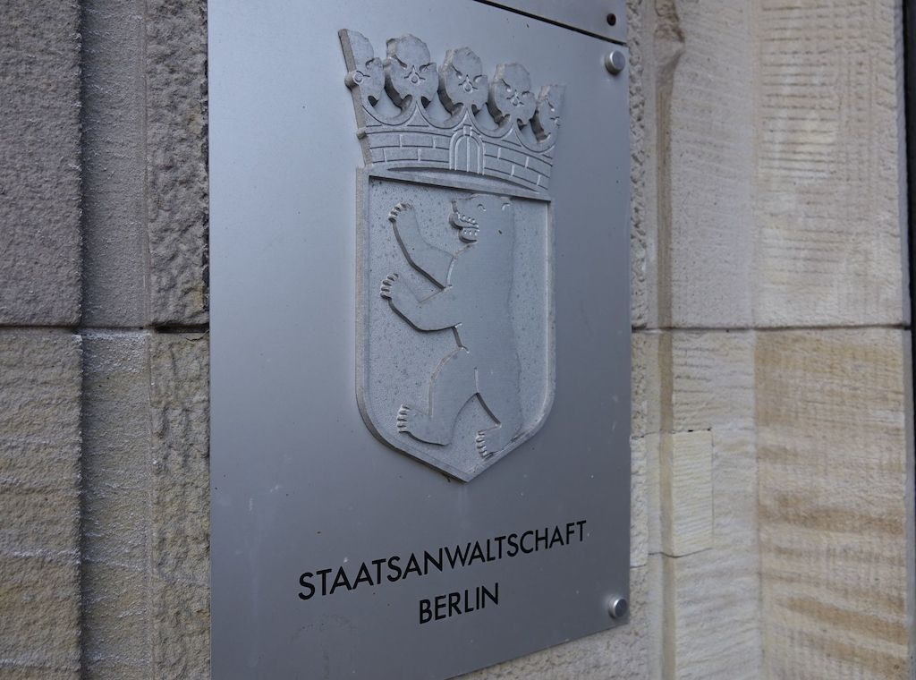 Berliner Ex-Polizist wegen Computerbetrugs in Berlin angeklagt