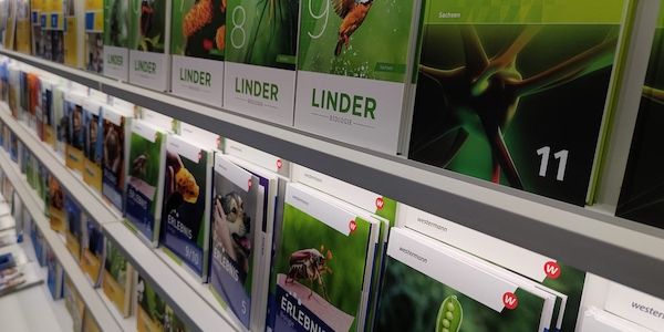 Linke verlangt kostenlosen Zugang zu Schulbüchern