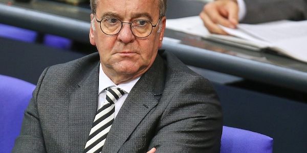 Röttgen kritisiert Pistorius in Wehrpflicht-Debatte scharf