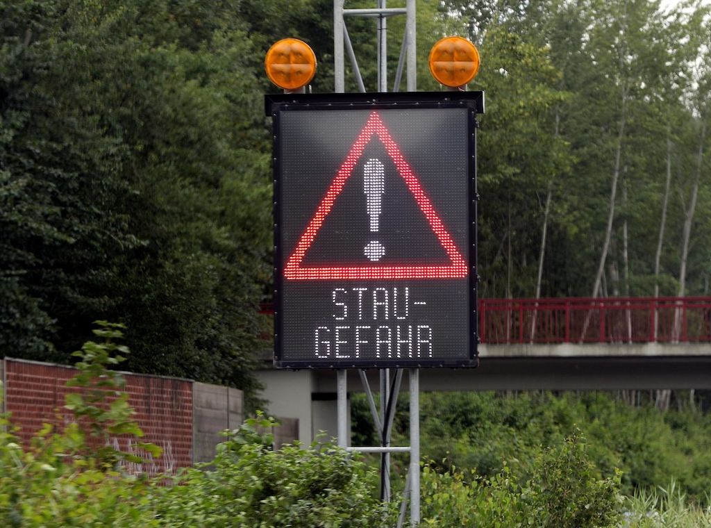 Auffahrunfall auf A1 bei Köln fordert Todesopfer