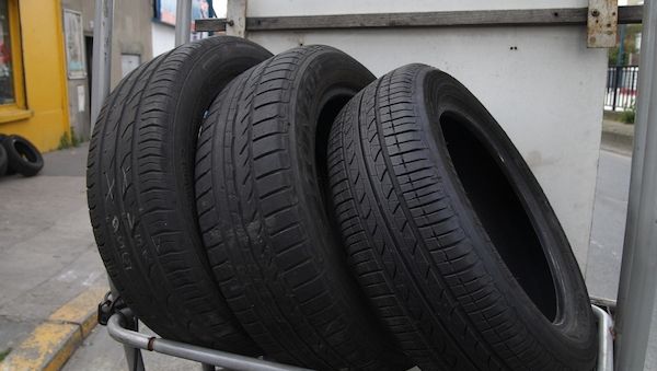Unbekannte lassen Luft aus Autoreifen in Charlottenburg und Wilmersdorf ab