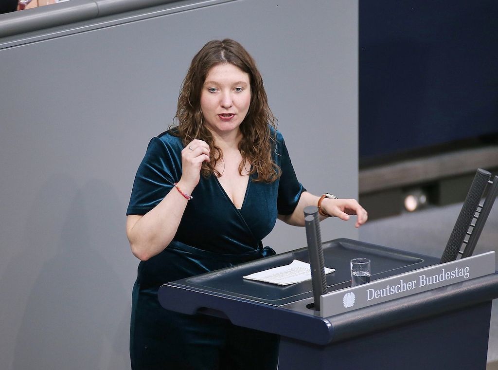 Linke kritisiert Merz-Äußerung zur Wehrpflicht für Frauen