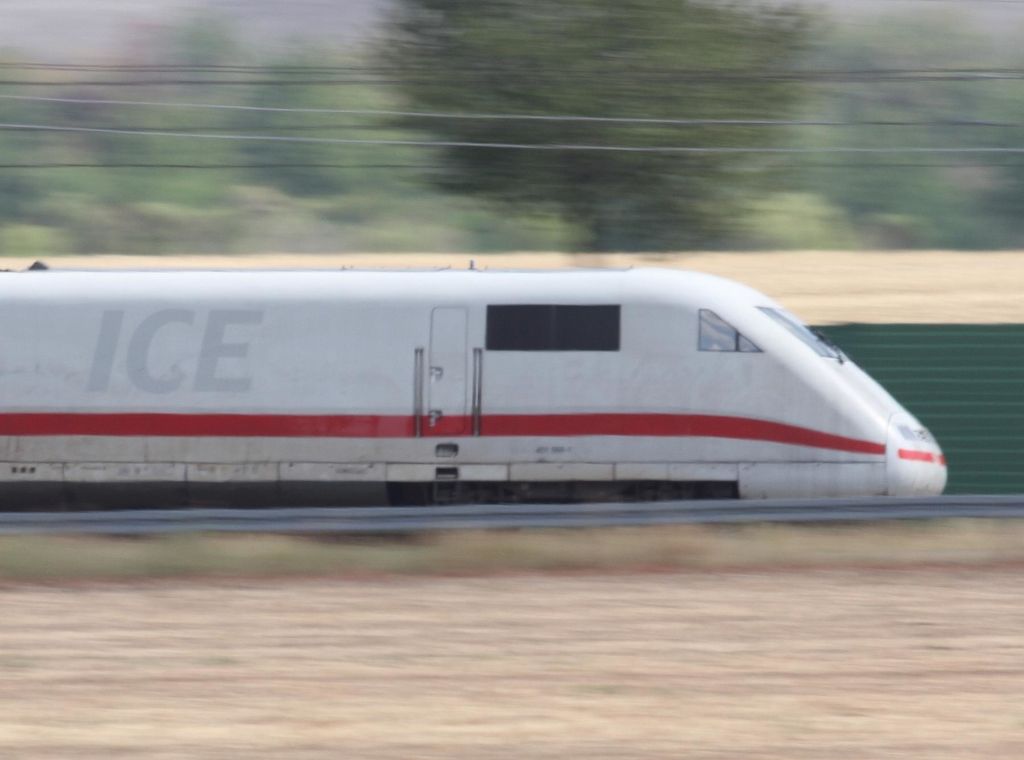 Hamburger sammelt Pfandflaschen in Gleisen und stoppt ICE