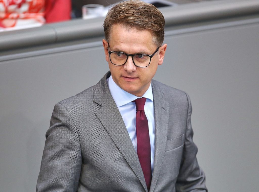Linnemanns Vorstoß für weniger Staatsdiener stößt auf Kritik
