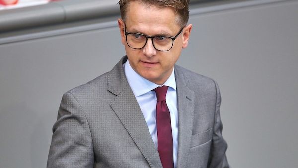 Linnemanns Vorstoß für weniger Staatsdiener stößt auf Kritik