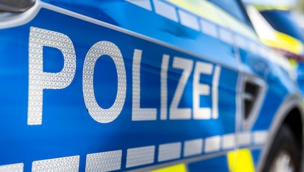 Berlin-Schöneberg: Senior in Fahrstuhl ausgeraubt und attackiert